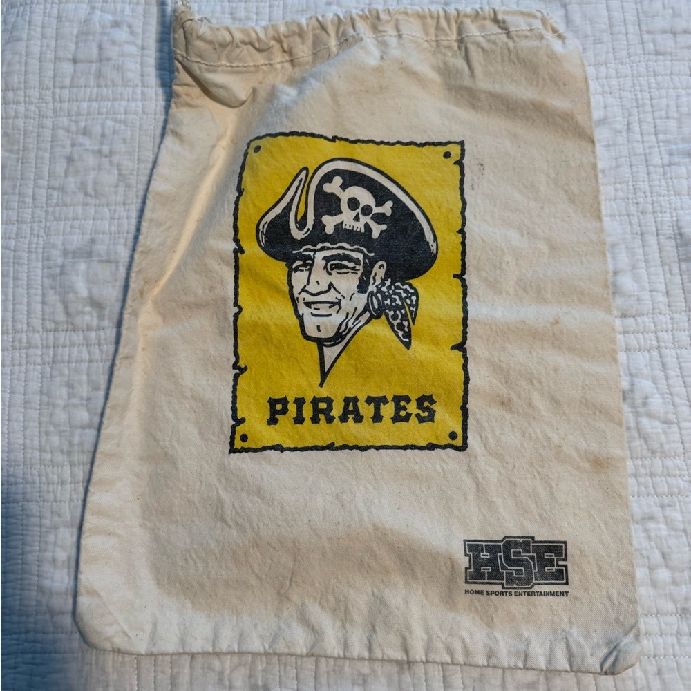 1970's Vintage Pittsburgh Pirates Drawstring Bag with vintage logo.